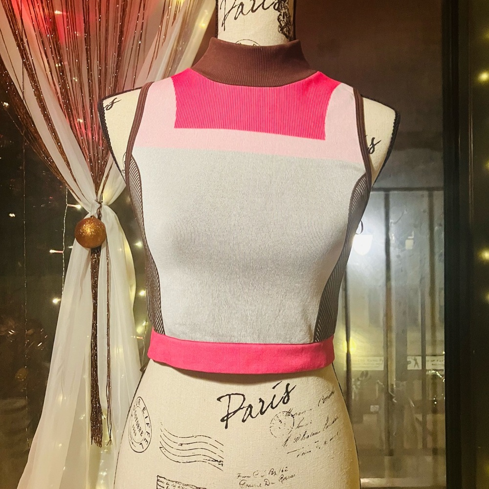 Mid turtle necked cropped tank from Zara.
